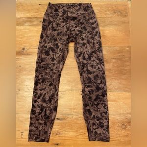 Lululemon leggings, excellent condition. Size 6